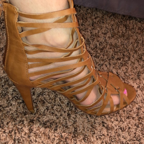 Size 6/7 Rue 21 Heels - Picture 2 of 4